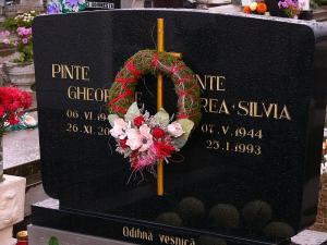 monumente funerare