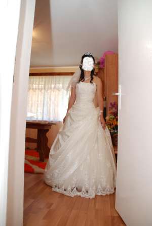 vand rochie mireasa