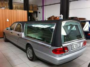 INCHIRIERE LIMUZINE FUNERARE MERCEDES CU SOFER