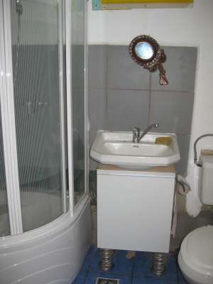 DAU IN CHIRIE CABANA PE VALEA MURESULUI