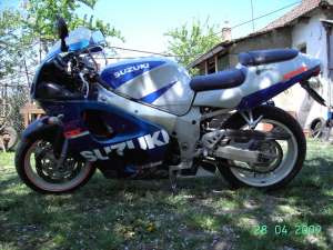 SUZUKI GSXR 600