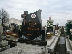 monumente funerare