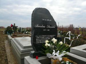 monumente funerare