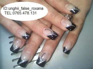 aplic unghii false cu gel sau acryl