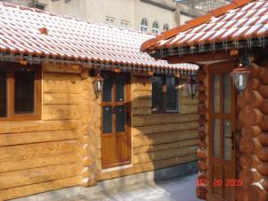 CASA LEMN ROTUND BUSTEAN NECALIBRAT