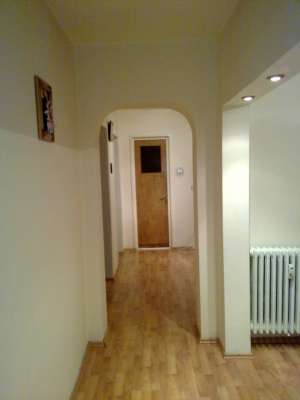 vand apartament tip casa
