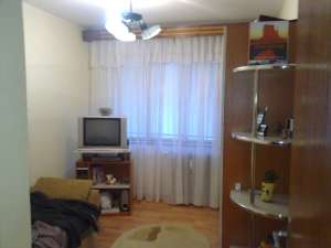 vand apartament tip casa