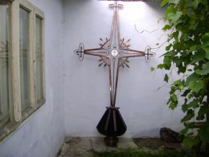 BISERICI, MANASTIRI, TROITE