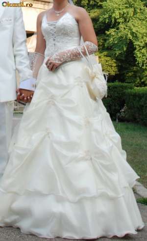 Vand rochie de mireasa