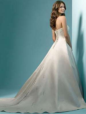 Vand rochie de mireasa Decosta