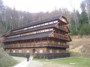 APARTAMENTE NOI
