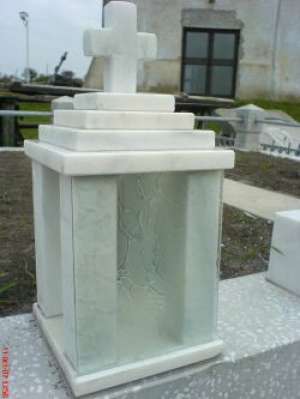 monumente funerare