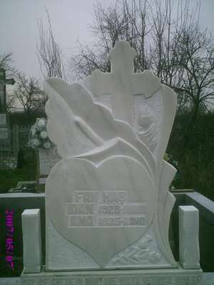 monumente funerare