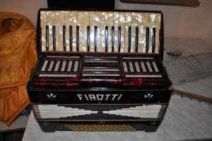 Vand acordeon FIROTTI 80 basi stare excelenta de functionare