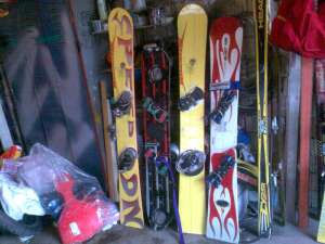 vand placa snowboard si skiuri