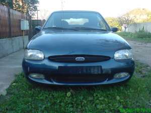 Vand sau schimb cu masina mai noua dupa 2005 Volvo v40 an fabr.2000 si Ford Escort cabriolet xr3i an
