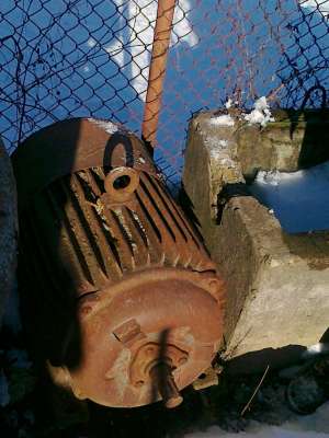 Motor tifazic