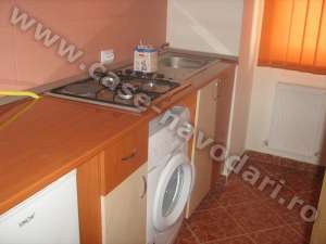 Navodari garsoniera in bloc nou