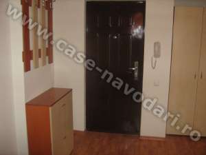 Navodari garsoniera in bloc nou