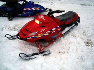 vand snowmobile noi 1000 euro