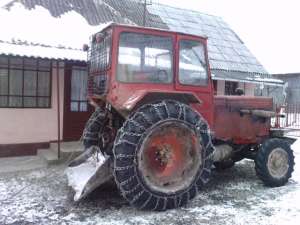 vand tractor U651 echipat de padure