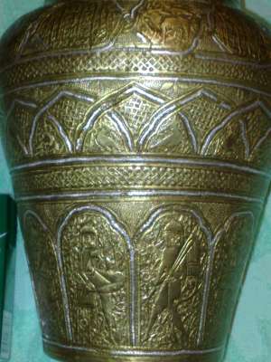 vas artefact tracodacic, cu infl.celtice, din bronz gravat