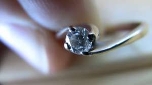 inel din aur alb de 24k cu diamant mare bine fatetat