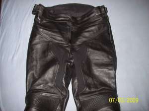 vand pantaloni moto