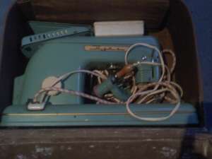 masina de cusut&brodat electrica ruseasca