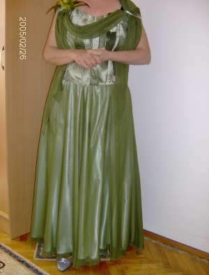 INCHIRIEZ ROCHIE DE GALA + ACCESORII