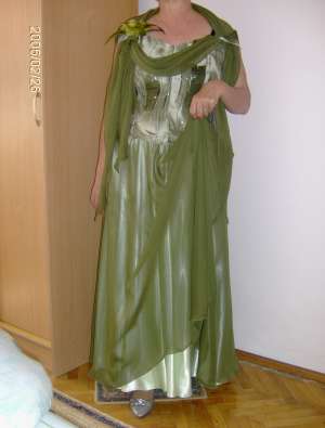 INCHIRIEZ ROCHIE DE GALA + ACCESORII