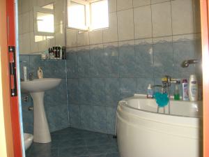 Vand apartament cu 4 camere