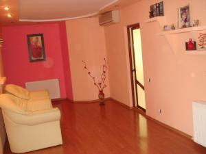 Vand apartament cu 4 camere