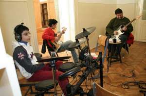 curs ghitara solo-ritm-bass-percutie-clape-sonorizare pc