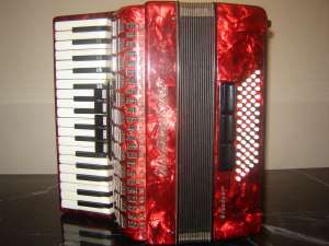 V�nd acordeon Weltmeister 60 başi,  folosit doar �n casa şi foarte rar.