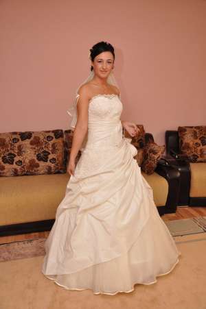vand rochita mireasa