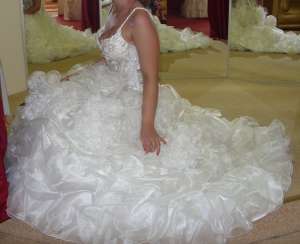 vand rochie mireasa deosebita