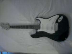 Vand Chitara Fender Squier + Pedala Behringer+Multe altele necesare