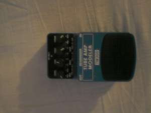 Vand Chitara Fender Squier + Pedala Behringer+Multe altele necesare