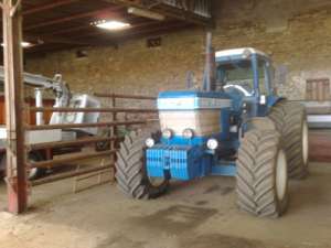 Tractor Ford TW25 de v�nzare de urgenţă