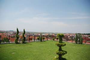Inhiriez/Organizez (evenimente in) penthouse 250 mp + gradina exterioara 300 mp.