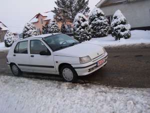 Dezmembrez Renault Clio I an 1995 benzina 4 usi