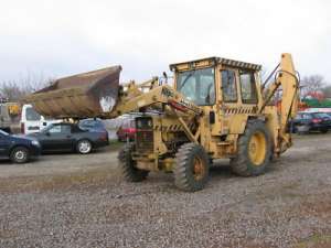 inchiriez buldoexcavator Massey Ferguson