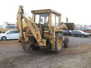 inchiriez buldoexcavator Massey Ferguson