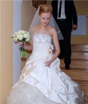 vand rochie de mireasa Agnes Toma