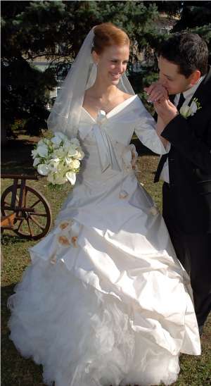 vand rochie de mireasa Agnes Toma