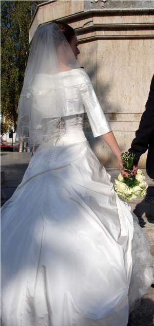 vand rochie de mireasa Agnes Toma