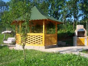CASE DIN LEMN ,     FOISOARE ,      pergola