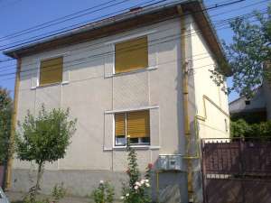 Casa pentru 2 familii-zona linistita