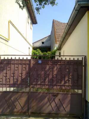 Casa pentru 2 familii-zona linistita
